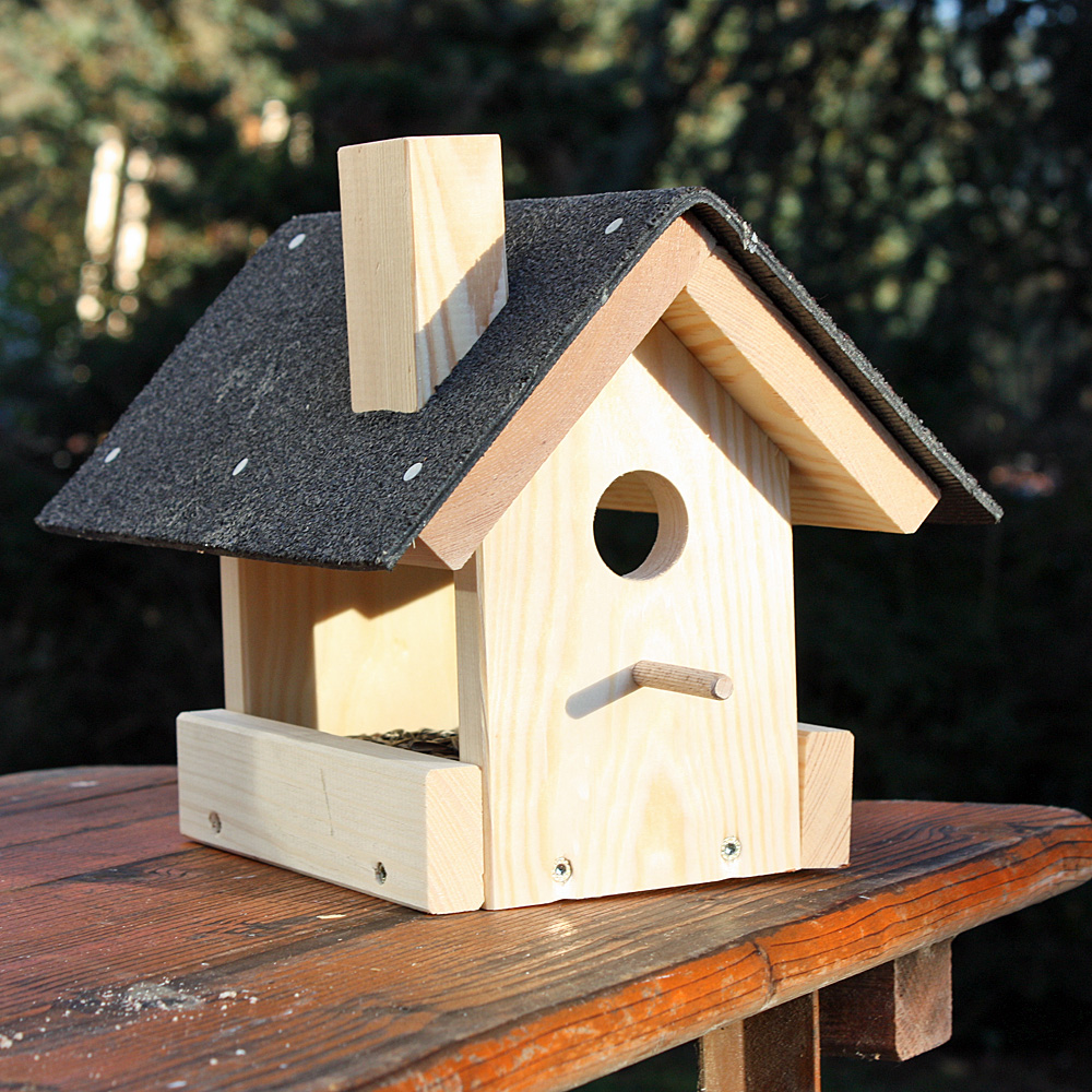 Kleines Vogel-Futterhaus