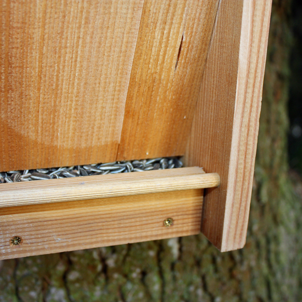 Futterhausspender aus Lärchenholz