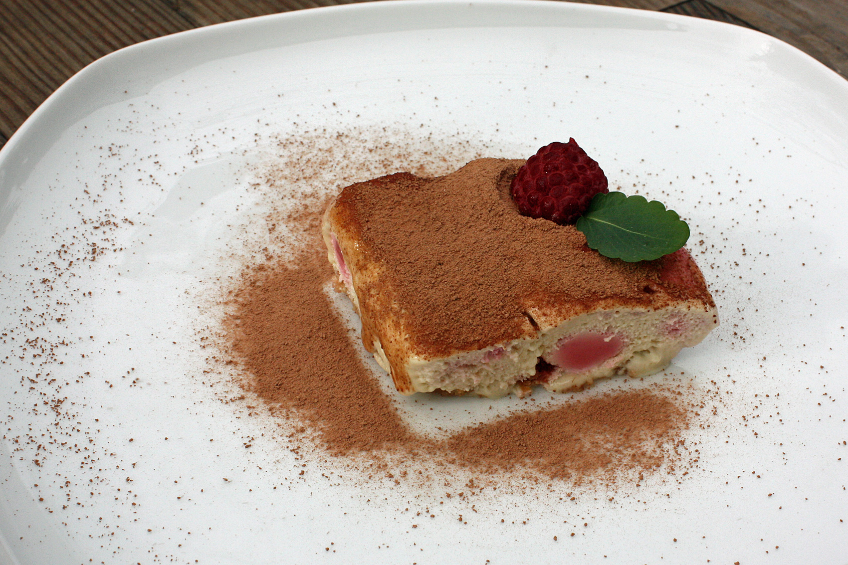 Tiramisu mit frischen Himbeeren