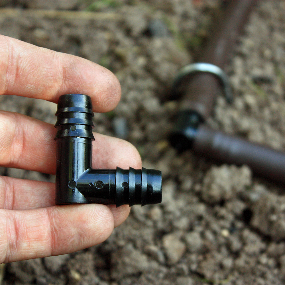 Steckverbinder 90 Grad für 16 mm Tropfschläuche