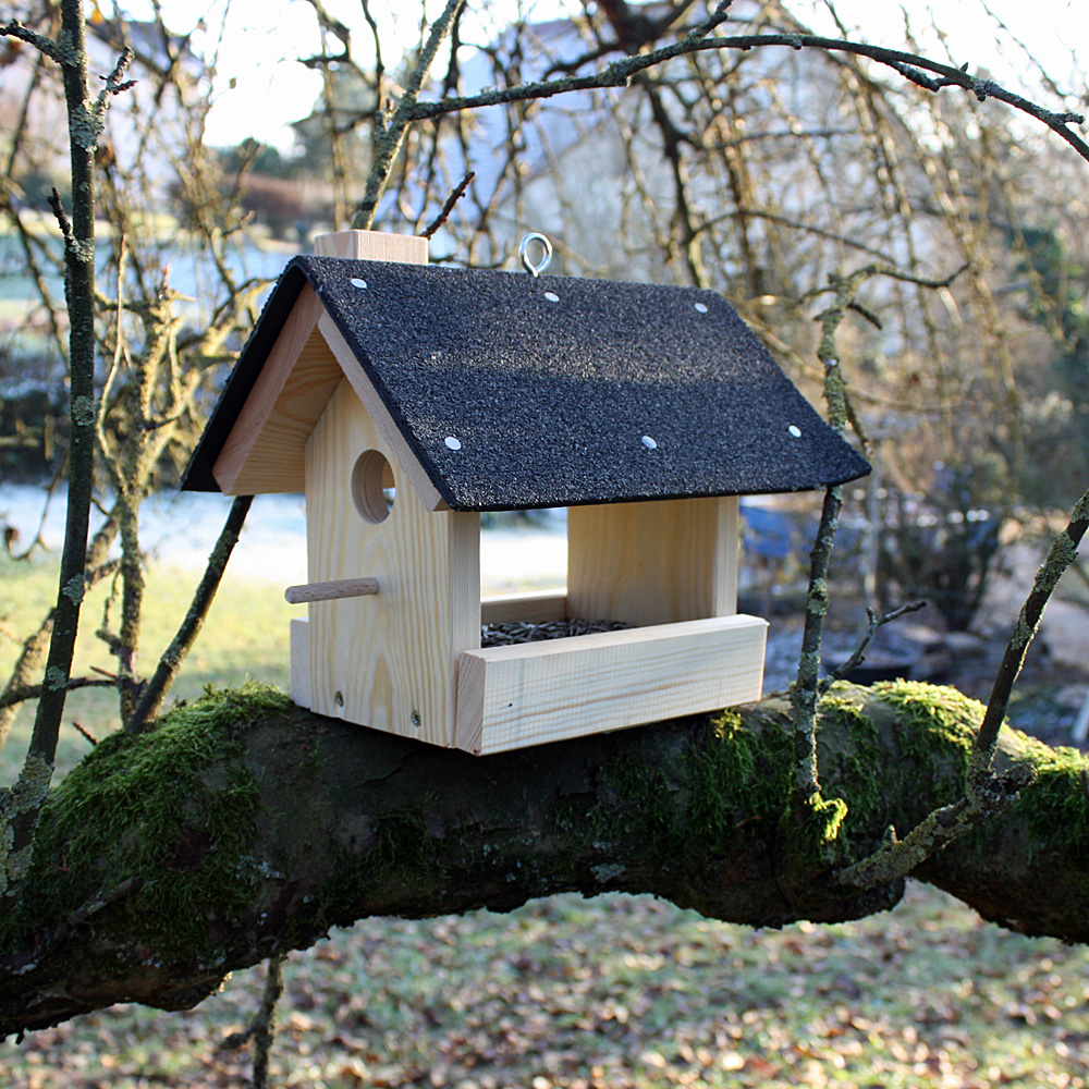 Kleines Vogel-Futterhaus